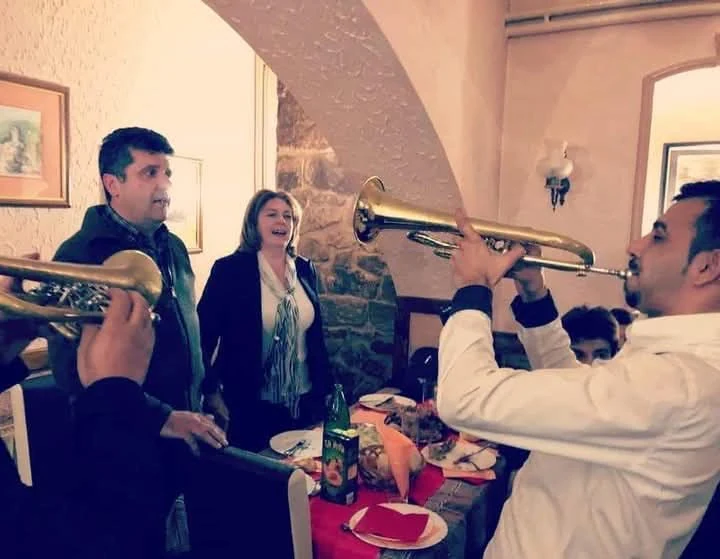 Milan Mića Petrović sa ekipom u studiju